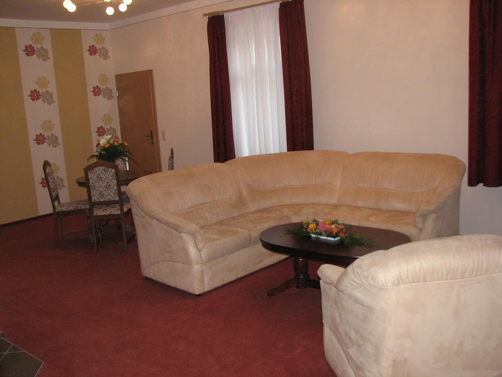 Hotel Garni Dekorahaus Bad Schandau Rum bild